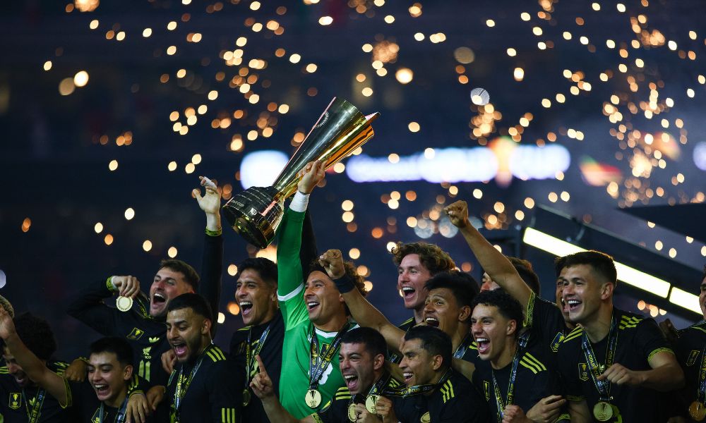 Pemasaran Tim berkembang ke luar Eropa dengan kesepakatan tim nasional Meksiko