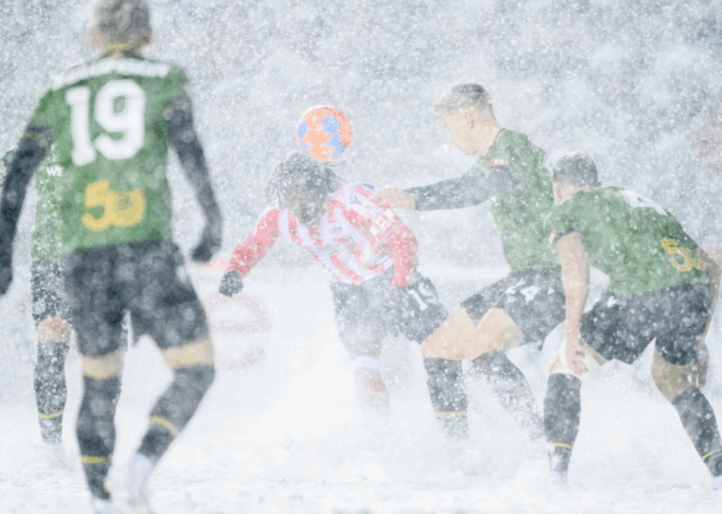 Blog Sepak Bola | Sepak bola di tengah badai salju