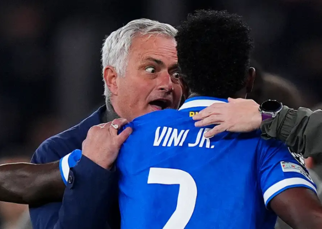 Blog Sepak Bola | Mourinho kembali menjadi berita utama